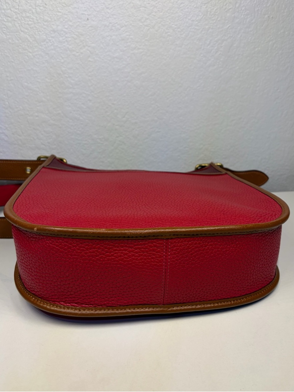 Coach Emery Crossbody In Colorblock Brass Red Apple
Glovetanned Leather! NWOT - Picture 7 of 12